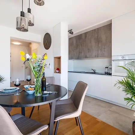 D-apartment - With Garage And Balcony Задар