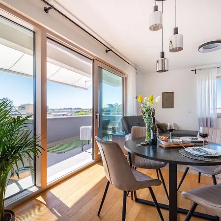 Апартаменти D-apartment - With Garage And Balcony