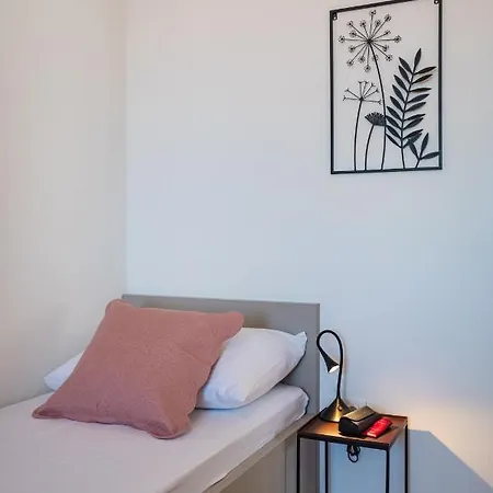 Apartamento D-apartment - With Garage And Balcony