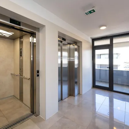 D-apartment - With Garage And Balcony Апартаменти
