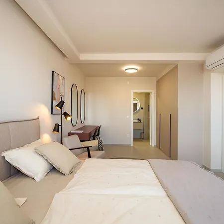D-apartment - With Garage And Balcony Апартаменти Задар