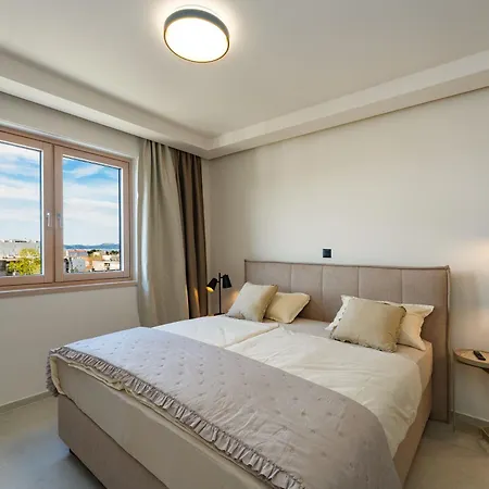 D-apartment - With Garage And Balcony Апартаменти