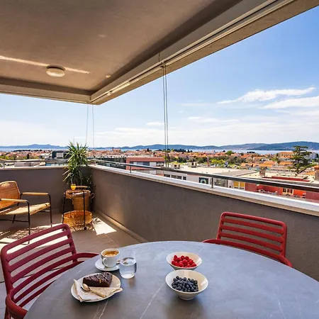 D-apartment - With Garage And Balcony Задар
