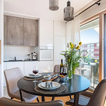 D-apartment - With Garage And Balcony شقة *