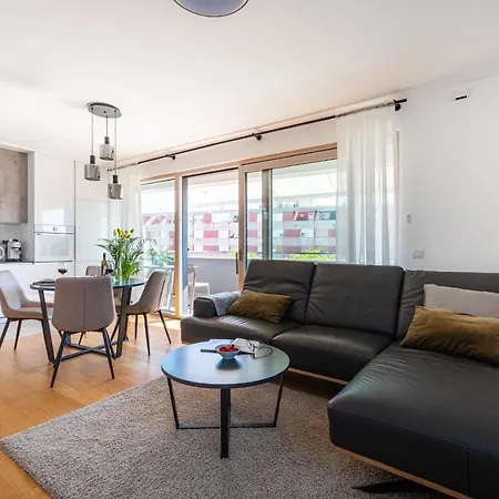 D-apartment - With Garage And Balcony شقة زادار