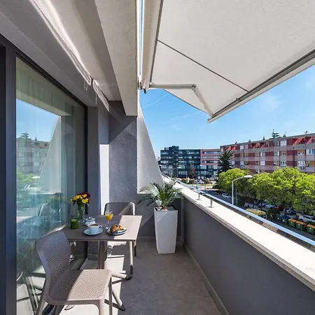 Διαμέρισμα D-apartment - With Garage And Balcony Ζαντάρ