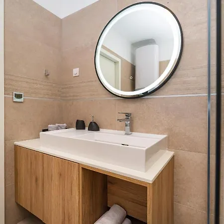 D-apartment - With Garage And Balcony شقة *