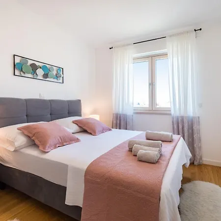 D-apartment - With Garage And Balcony