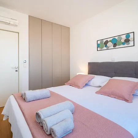 Διαμέρισμα D-apartment - With Garage And Balcony Ζαντάρ