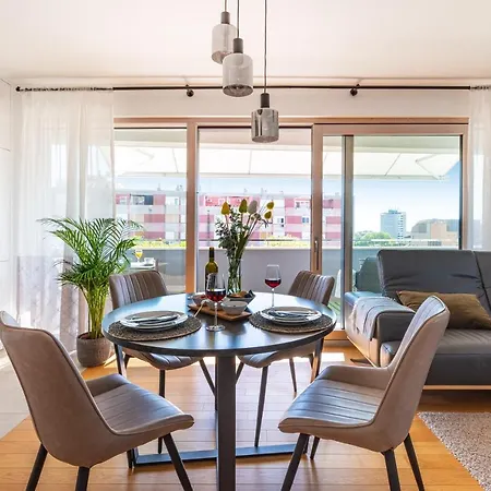 D-apartment - With Garage And Balcony Διαμέρισμα Ζαντάρ