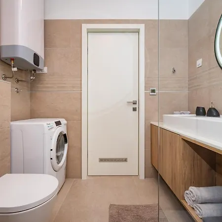 D-apartment - With Garage And Balcony زادار