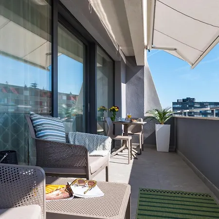 D-apartment - With Garage And Balcony Apartament