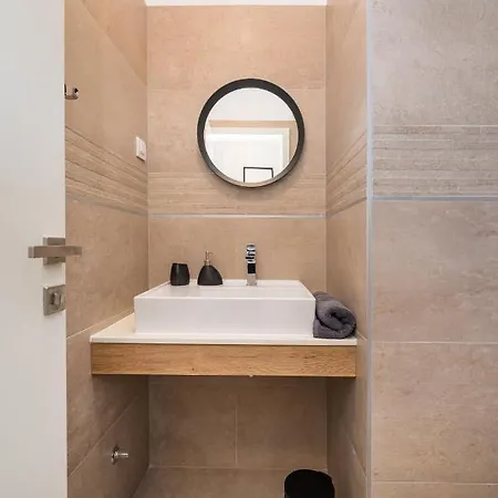 D-apartment - With Garage And Balcony * זאדאר