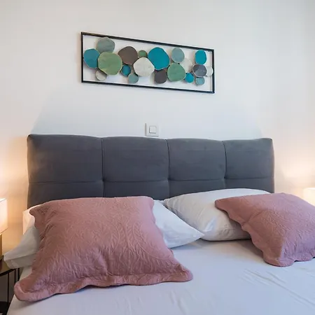 Διαμέρισμα D-apartment - With Garage And Balcony