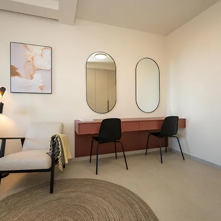 D-apartment - With Garage And Balcony شقة زادار