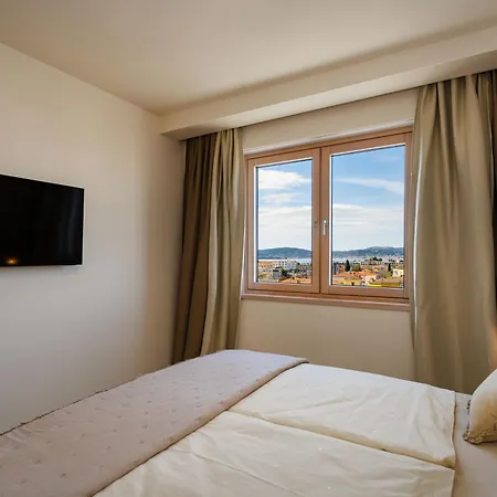 D-apartment - With Garage And Balcony شقة *