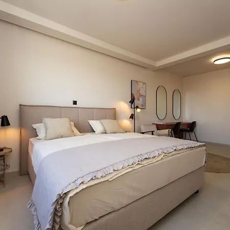 D-apartment - With Garage And Balcony شقة