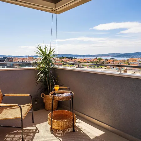 D-apartment - With Garage And Balcony زادار