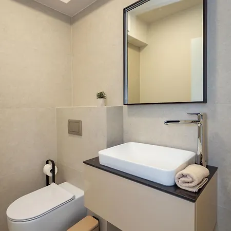 D-apartment - With Garage And Balcony شقة