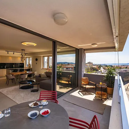 D-apartment - With Garage And Balcony شقة زادار