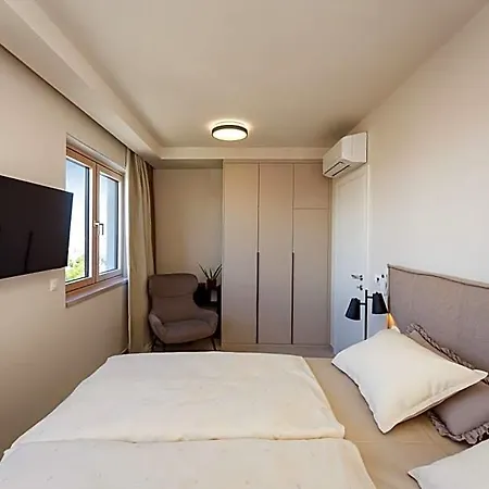 D-apartment - With Garage And Balcony דירה זאדאר