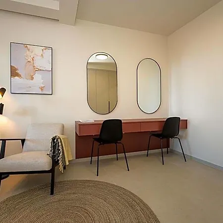 D-apartment - With Garage And Balcony דירה זאדאר