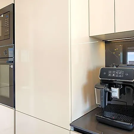 D-apartment - With Garage And Balcony דירה זאדאר