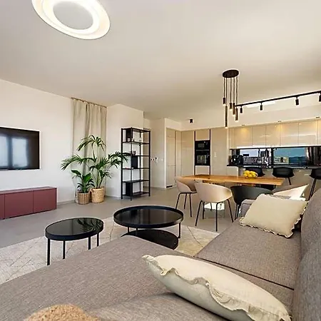 D-apartment - With Garage And Balcony דירה