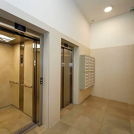 D-apartment - With Garage And Balcony זאדאר
