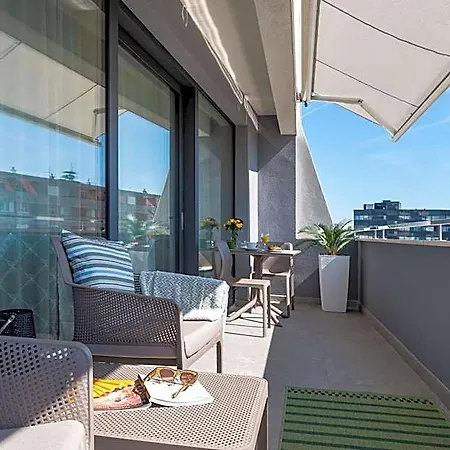 דירה D-apartment - With Garage And Balcony *