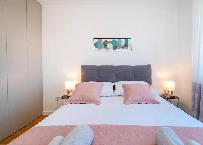 Διαμέρισμα D-apartment - With Garage And Balcony Ζαντάρ