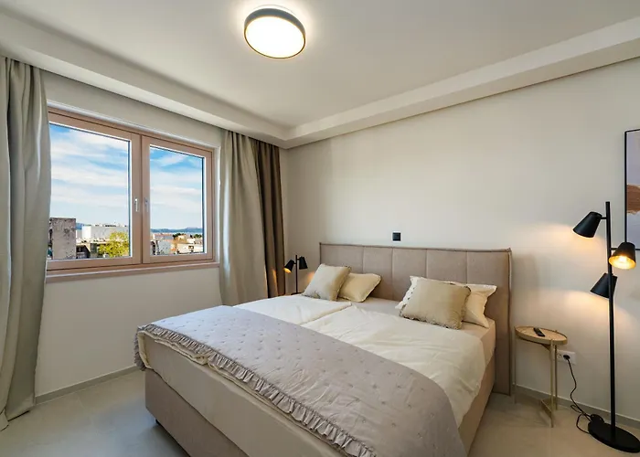 D-apartment - With Garage And Balcony Apartamento